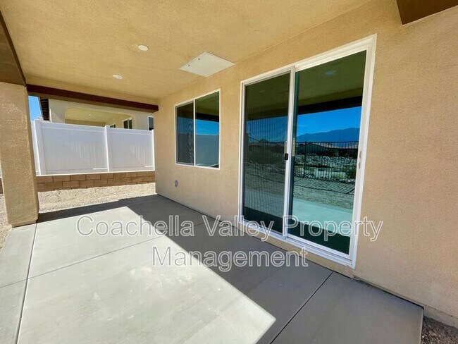 Building Photo - 11611 S Crescent St