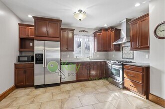 Building Photo - Spacious 4BR Single-Family Home with Garage, Driveway & Fenced Yard in Kearny
