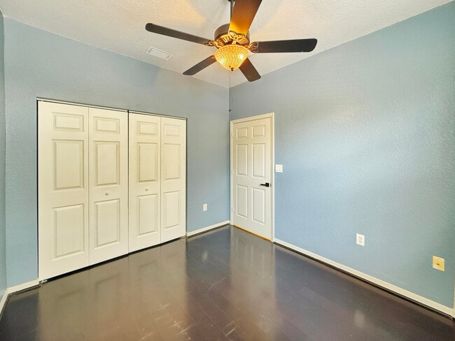 Building Photo - 2400 E Aragon Blvd