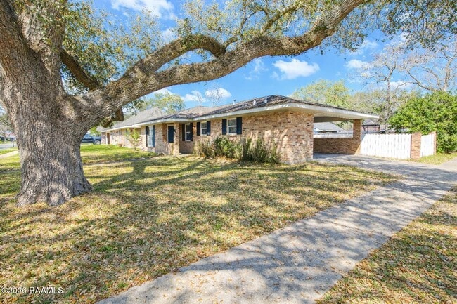 Building Photo - 125 Elmwood Dr