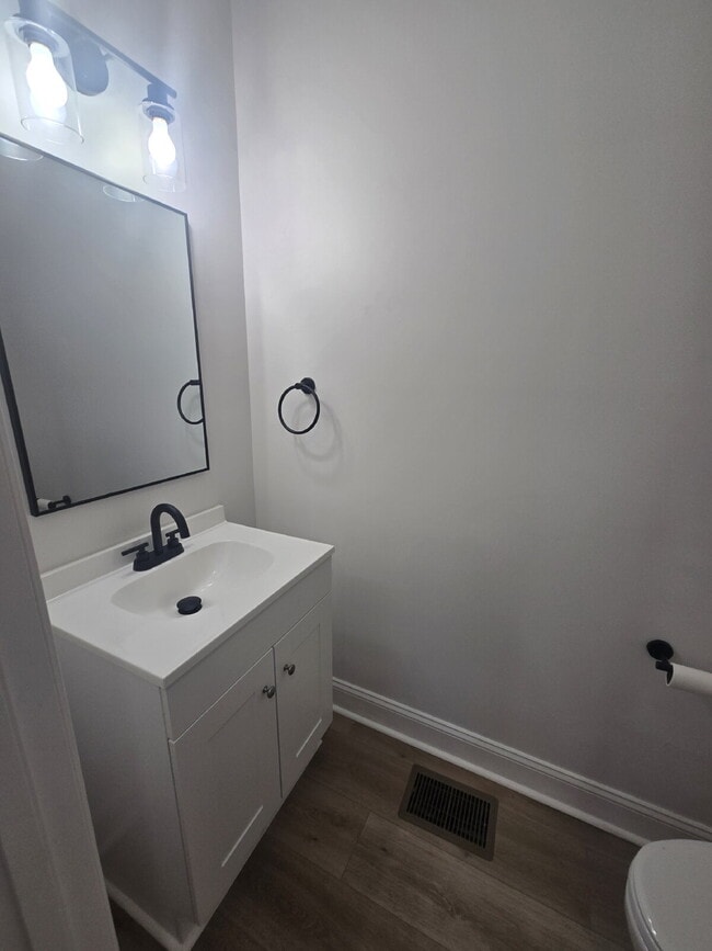 Building Photo - "Newly and beautifully remodeled 3-Bed Gem on Denmark Street!"