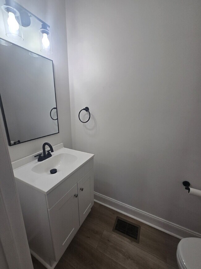 Building Photo - "Newly and beautifully remodeled 3-Bed home on Denmark Street!"