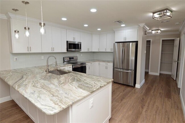 Building Photo - 6330 Grand Bahama Cir