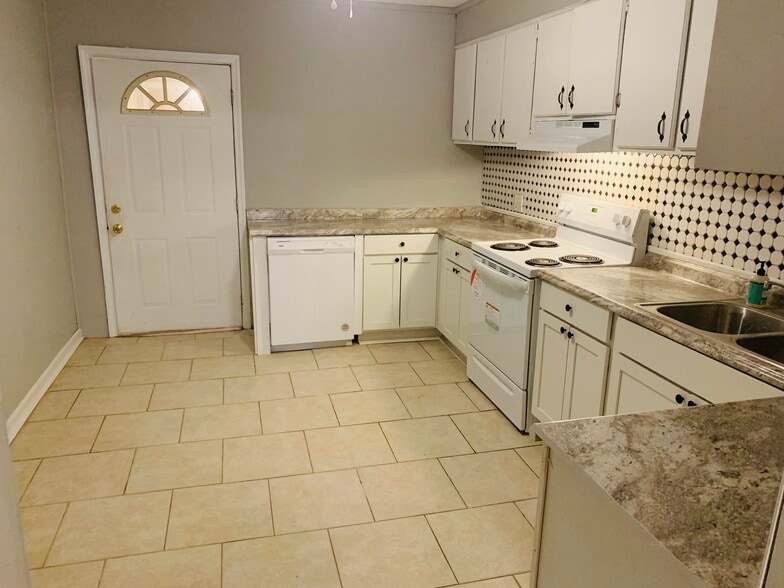 Remodeled Kitchen - 2004 Gardner St