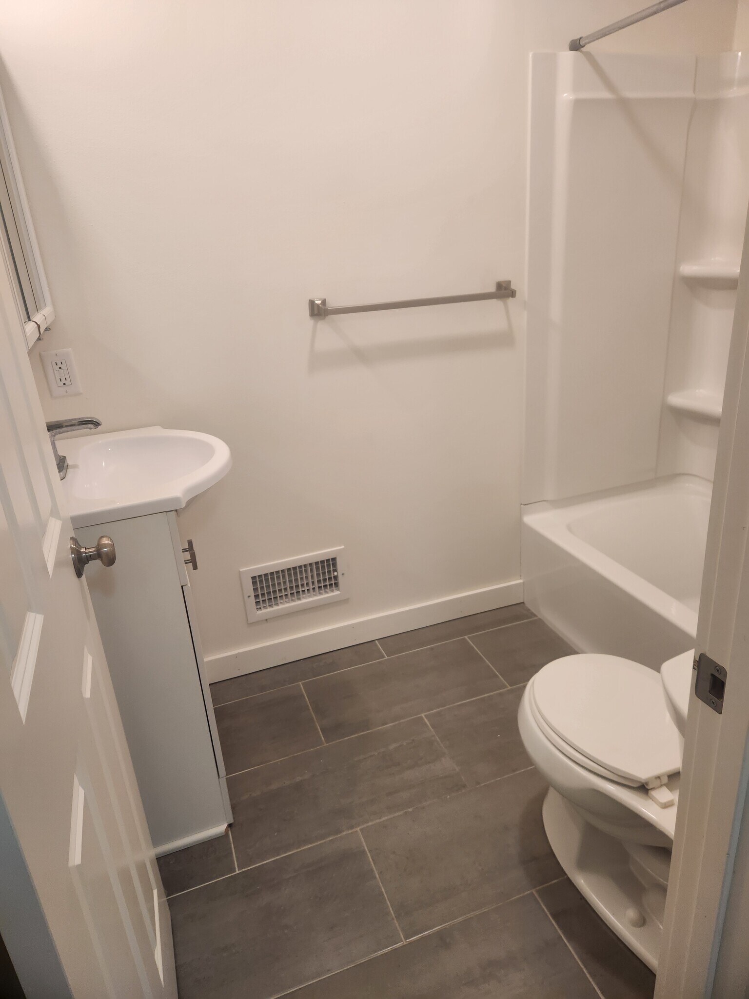 Building Photo - 1932 Heath Ave