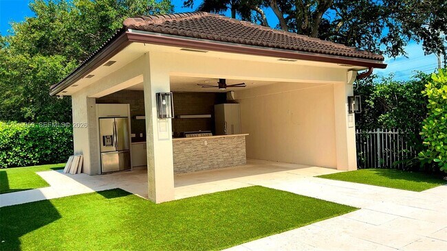 Building Photo - 12802 Grand Oaks Dr