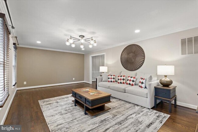 Building Photo - 9472 Lapstrake Ln