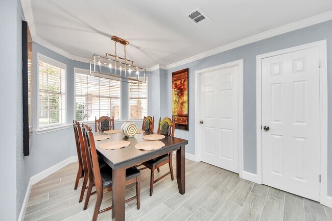 Building Photo - 5810 Wanakah Dr