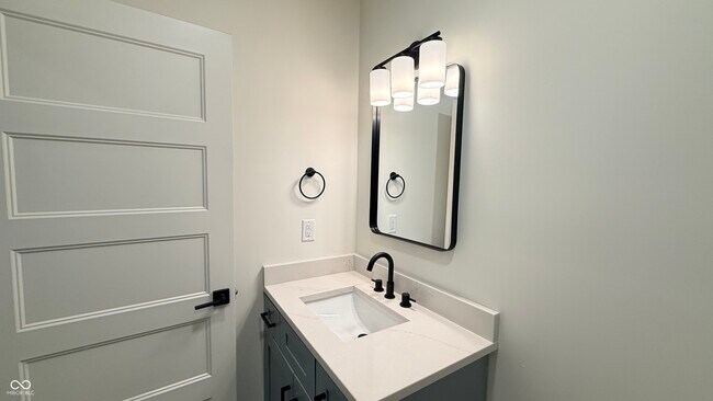 Building Photo - 1835 Applegate St