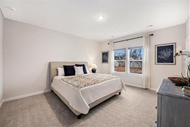 Building Photo - 130 River Landing Dr