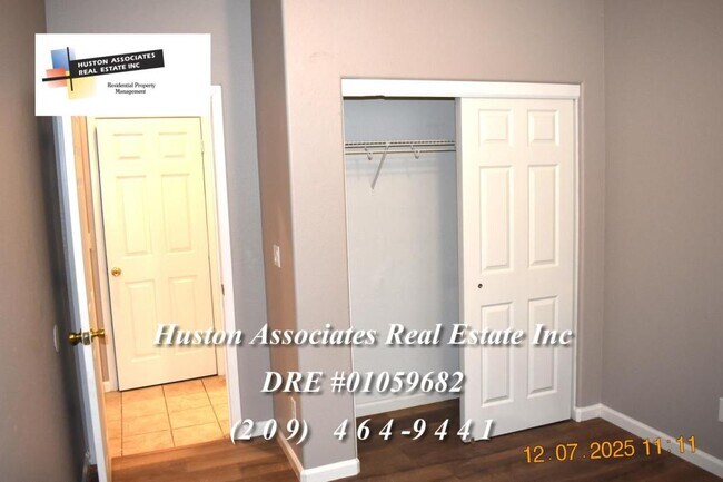 Building Photo - 1933 Cielito Dr