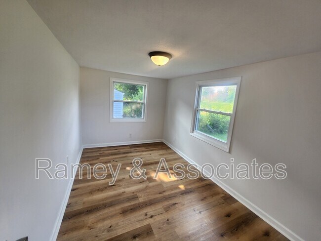 Building Photo - 2112 Ratcliffe Ave