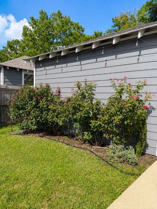 Building Photo - 128 Ave of The Orchards