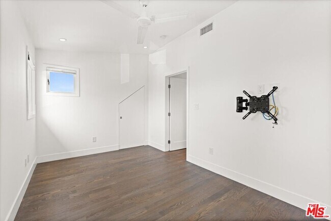 Building Photo - 4525 Melbourne Ave