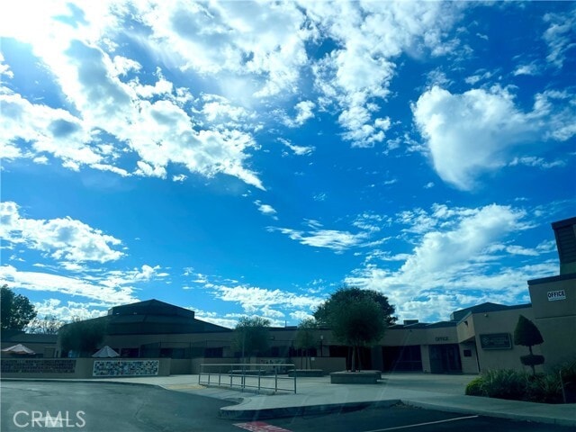 Building Photo - 27 Briarglen