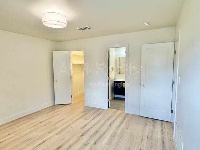Building Photo - 3224 Little John Dr