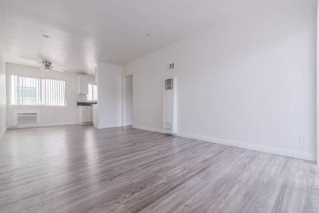 Interior Photo - del14766