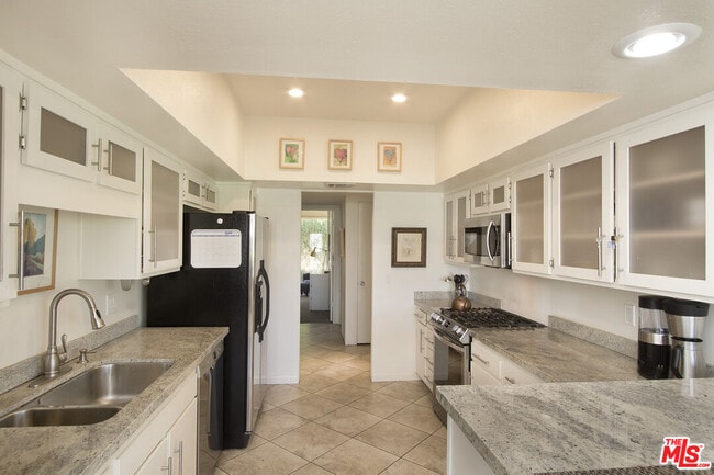 Building Photo - 501 Desert Lakes Cir