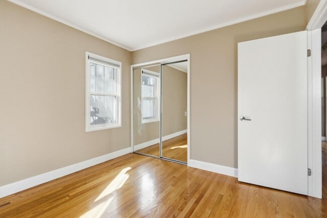 Building Photo - 954 Sunlite Dr