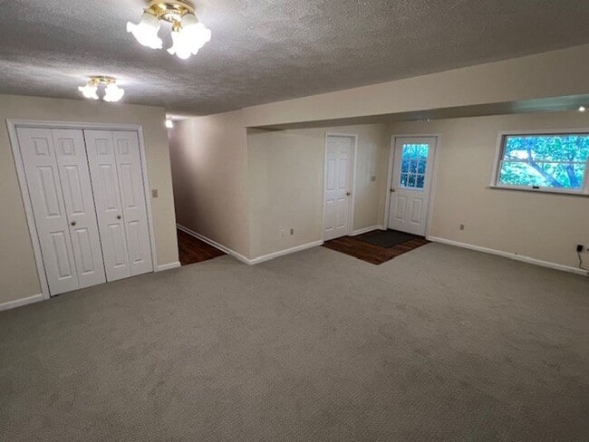 Building Photo - Single Family Home for Rent