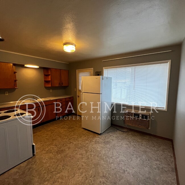 Building Photo - 405 SE 18th St