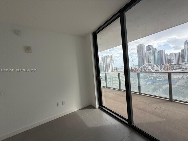 Building Photo - 1600 NE 1st Ave