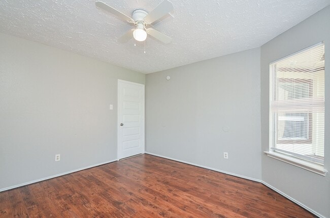 Building Photo - Beautiful spacious home available for rent !