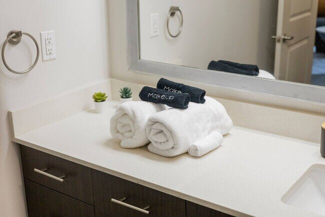 Building Photo - 8122 Midtown Blvd