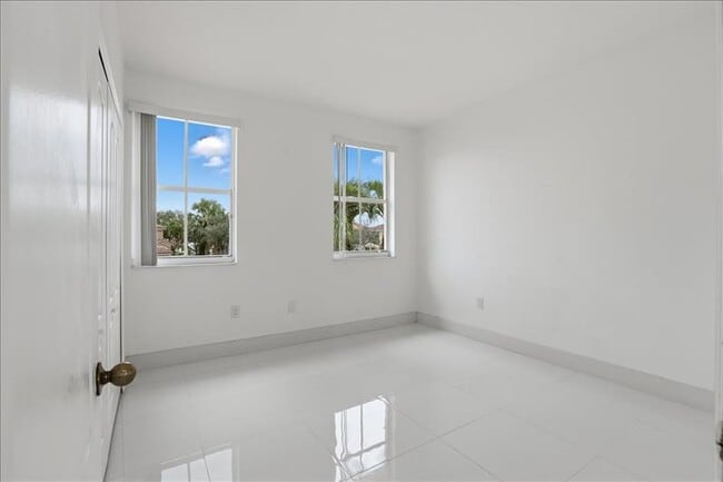 Building Photo - 3802 SW 165th Terrace