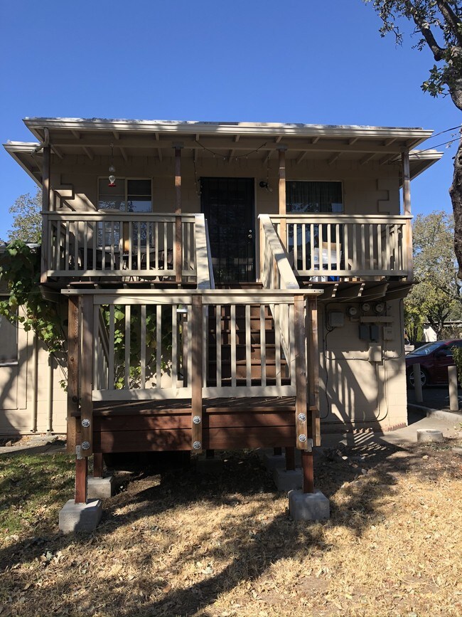 Primary Photo - 343 E Thomson Ave