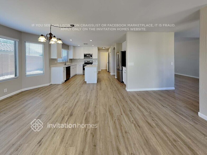 Building Photo - 3274 E Bonanza Rd