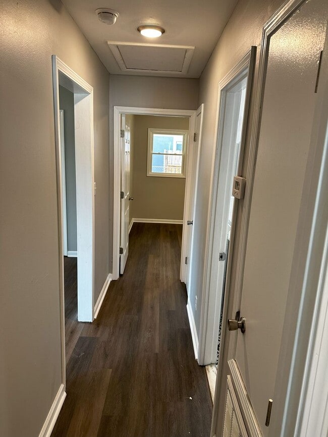 Building Photo - **Newly Remodeled 2 Bedroom, 1 Bath Home for Rent**