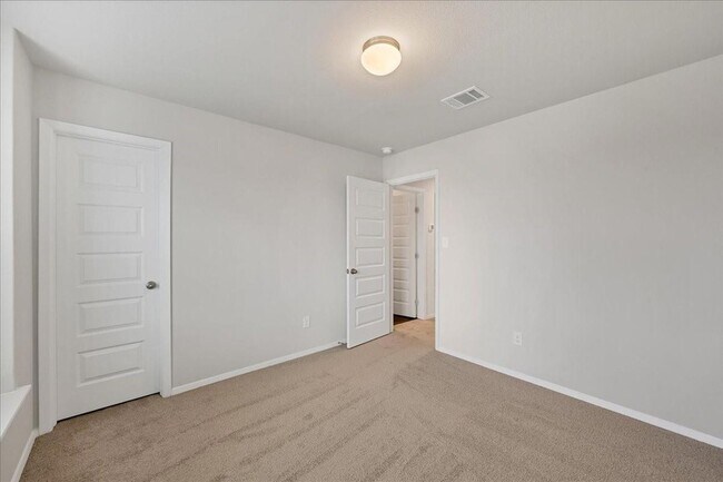 Building Photo - 116 Honeybee Ln