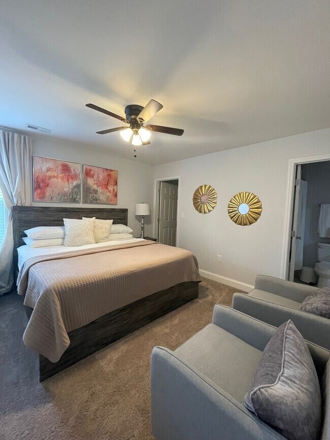 Building Photo - Beautifully Furnished 4-Bedroom Home with ...