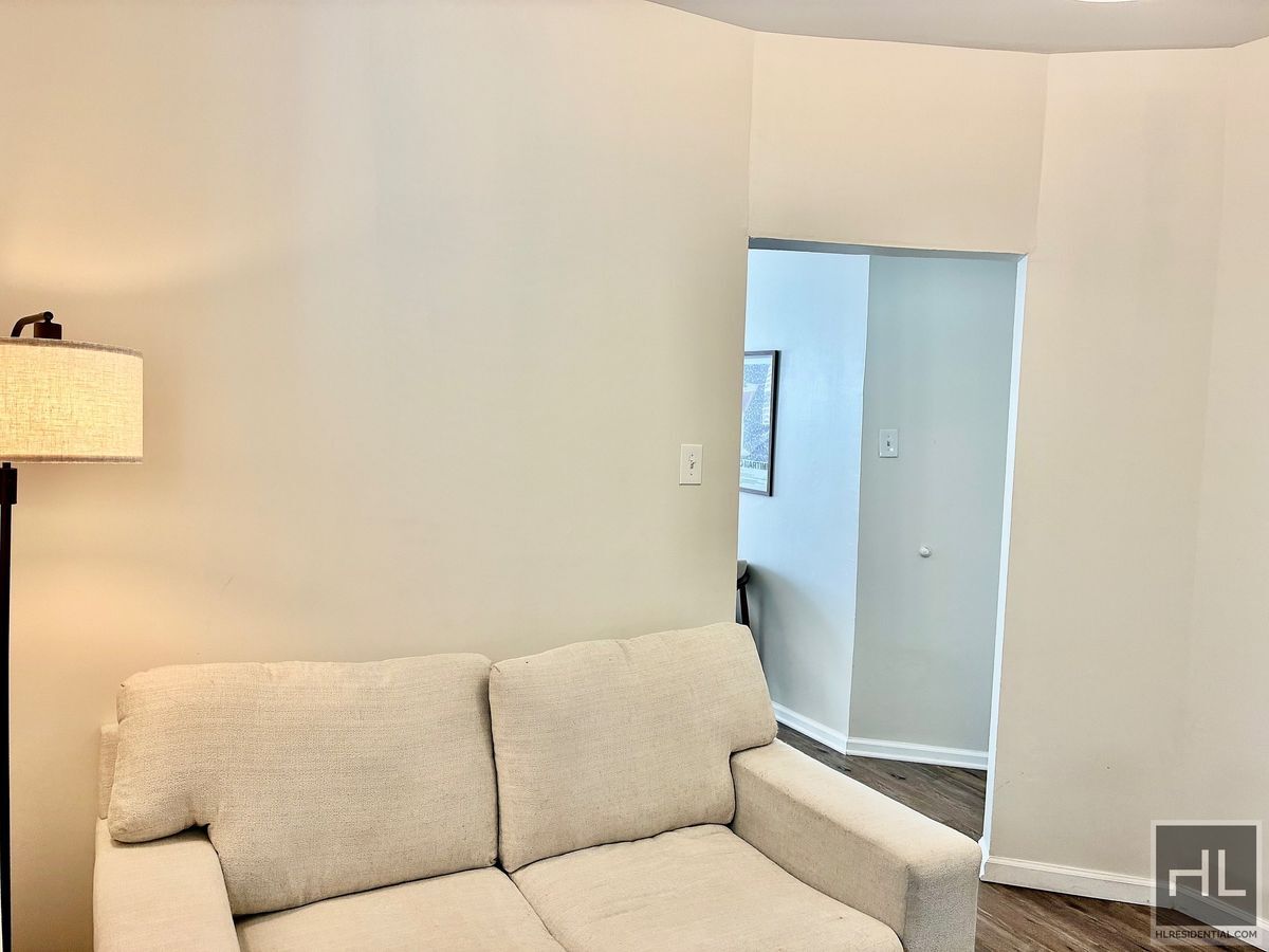 Building Photo - Gorgeous 1.5 bedroom in Maspeth