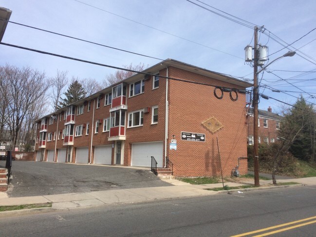 Building Photo - 977 Stuyvesant Avenue