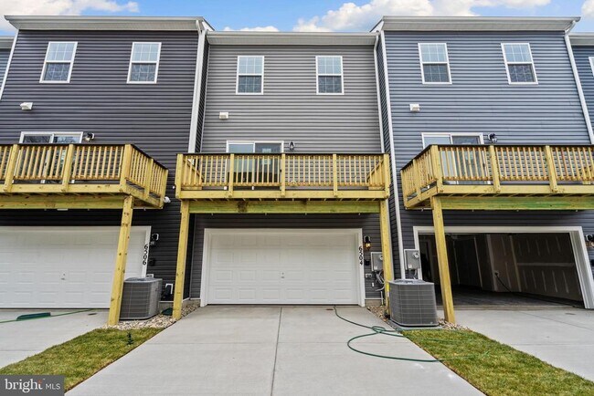 Building Photo - 8704 Tavern St