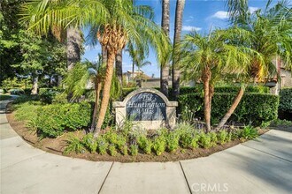 Building Photo - 9764 Huntington Dr