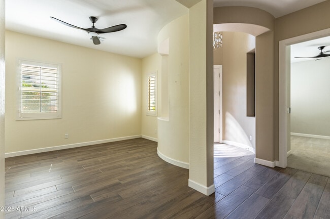 Building Photo - 70 E Kennedia Dr