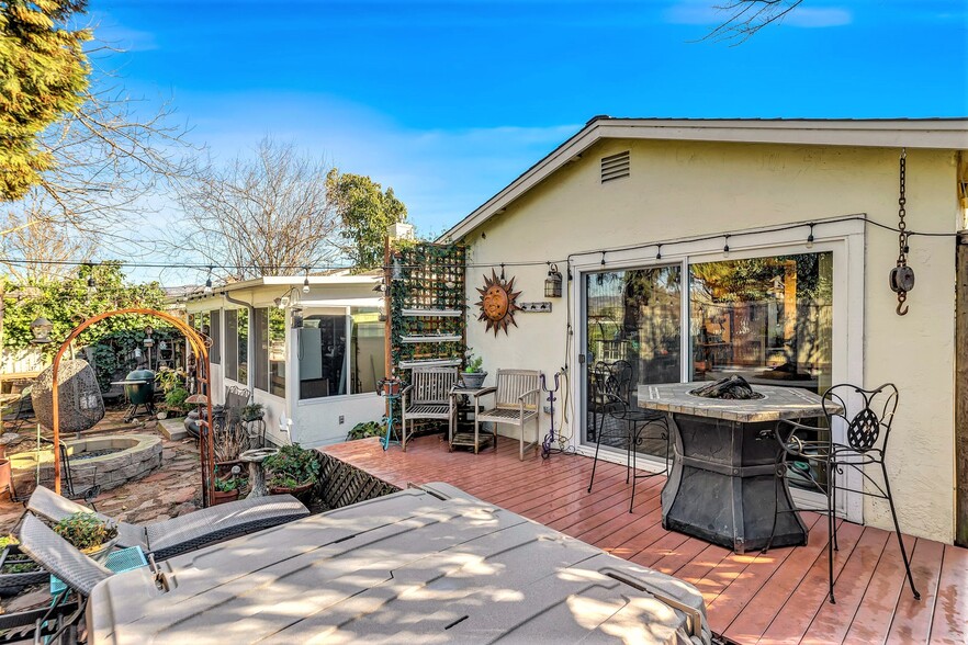 Back Yard - 792 Lathrop St