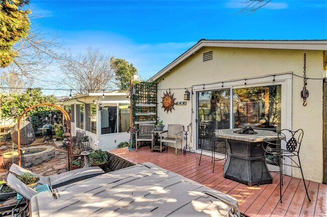 Back Yard - 792 Lathrop St