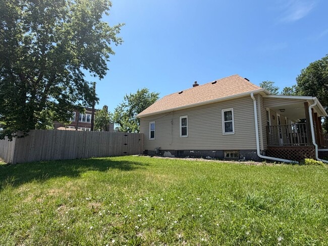Building Photo - Centrally located 2 bedroom 1 bath house