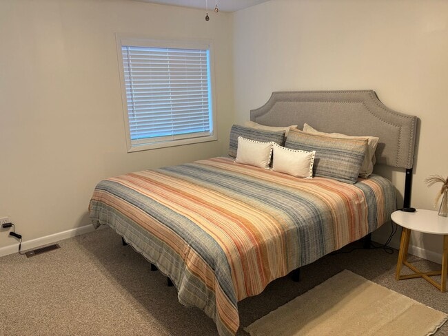 Building Photo - 2 Bedroom 2 Bath (+Bonus Bedoom) in Kill D...