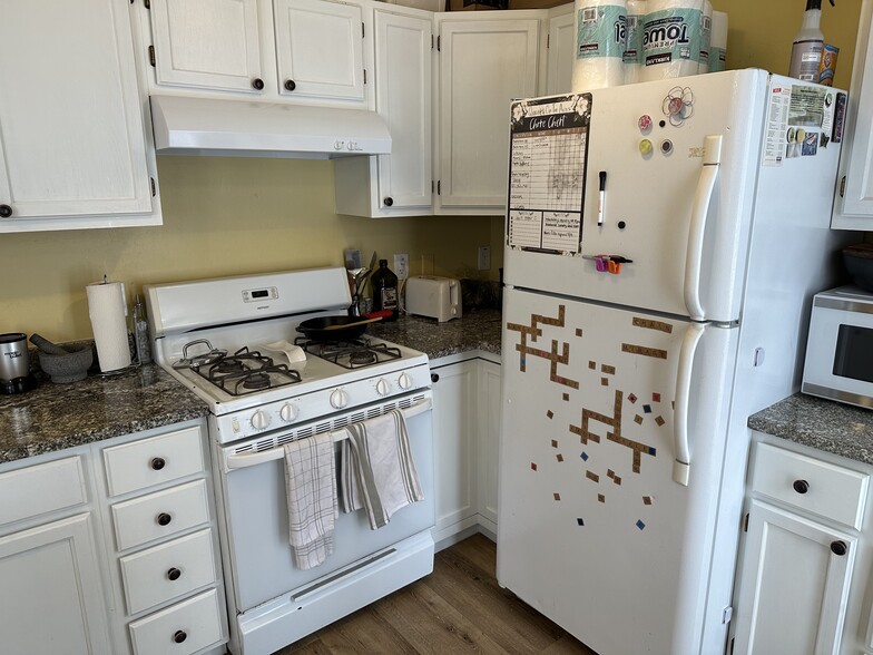 Building Photo - 486-1 E 3rd Ave