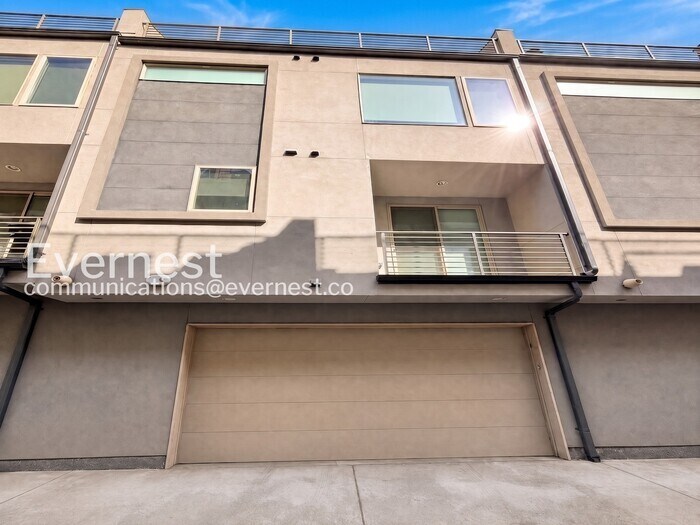 Building Photo - 2649 17th St