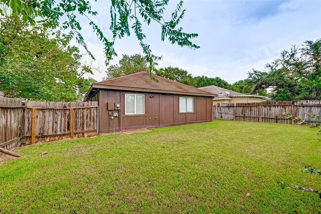 Building Photo - 17435 Glenmorris Dr