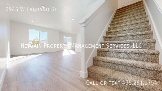 Building Photo - 2945 W LaGrand St