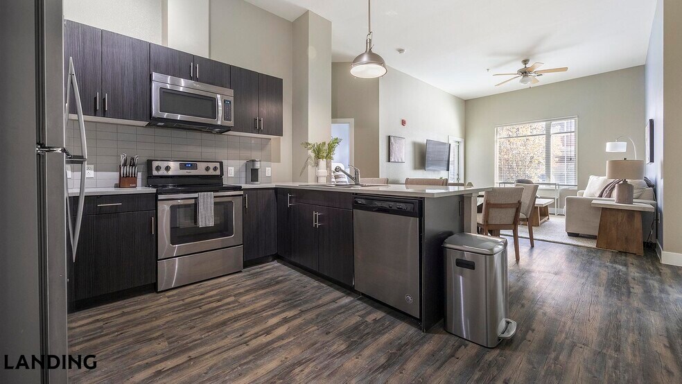 Building Photo - 1000 S Broadway