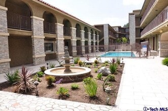 Building Photo - 3220 Altura Ave