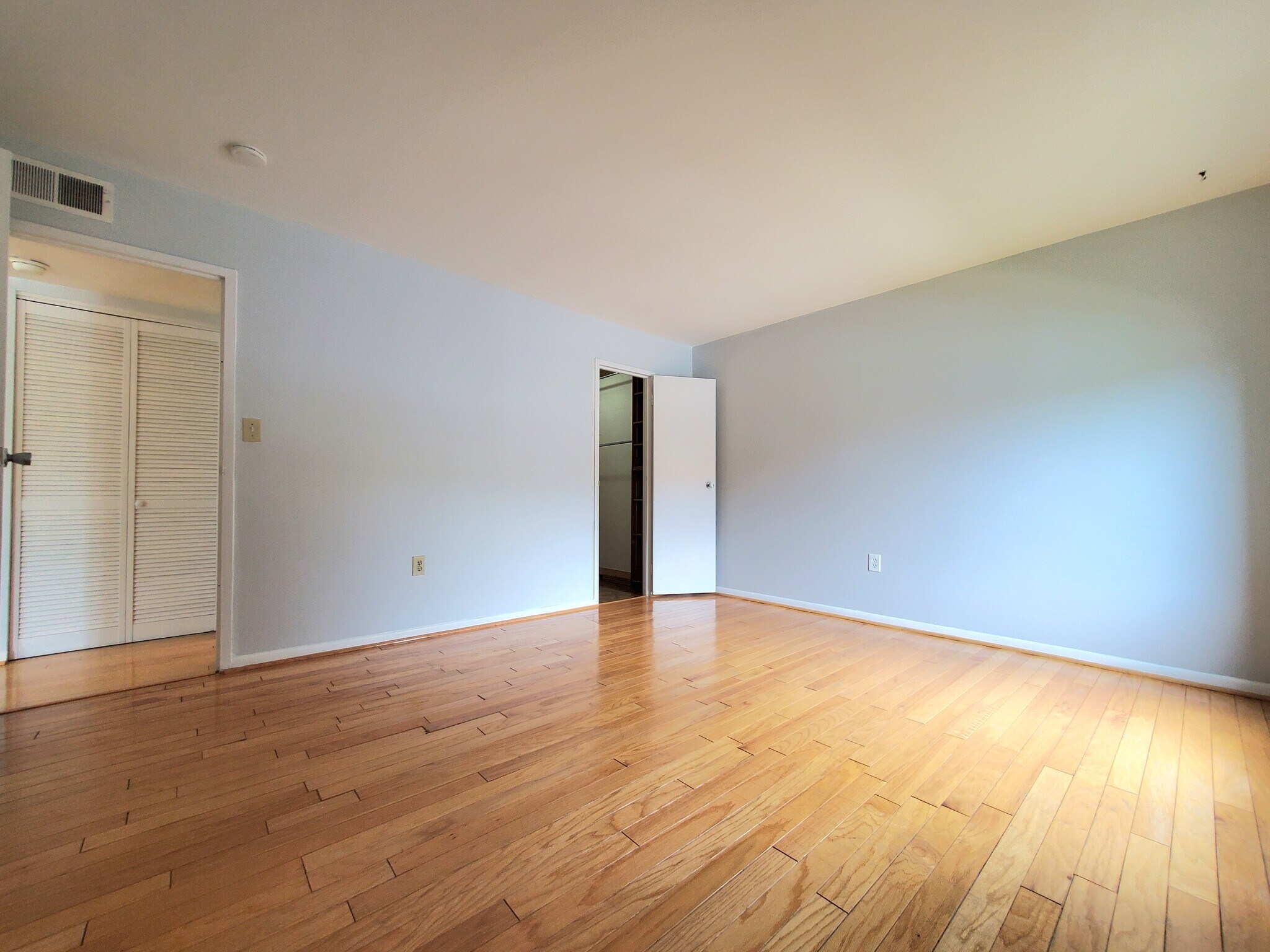 Building Photo - 6936 Hanover Pky